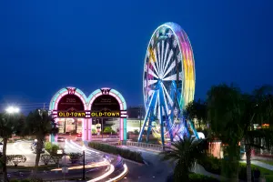Old Town Kissimmee - Combo ticket (Mortem Manor Combo - Haunted Attraction plus Ferris Wheel plus A&W All American Food meal deal)