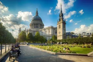 Hop-on Hop-off London Bus Tours + FREE Extra 24 hours with St Paul's Cathedral