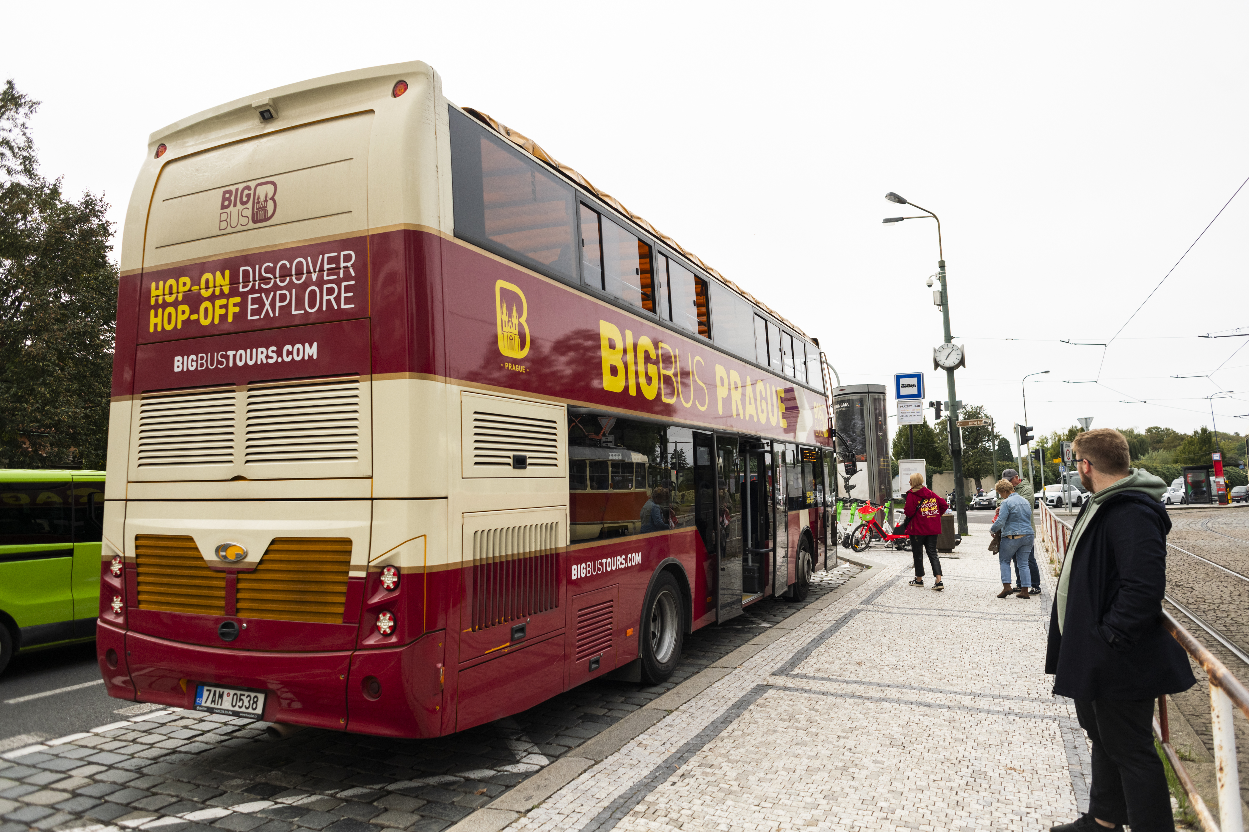 Bilhete Big Bus Praga Essential 1-Dia Hop-on Hop-off com Cruzeiro  - Acomodações em Praga