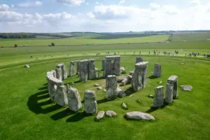 Extended Visit to Windsor Castle and Stonehenge with Free Snack Pack