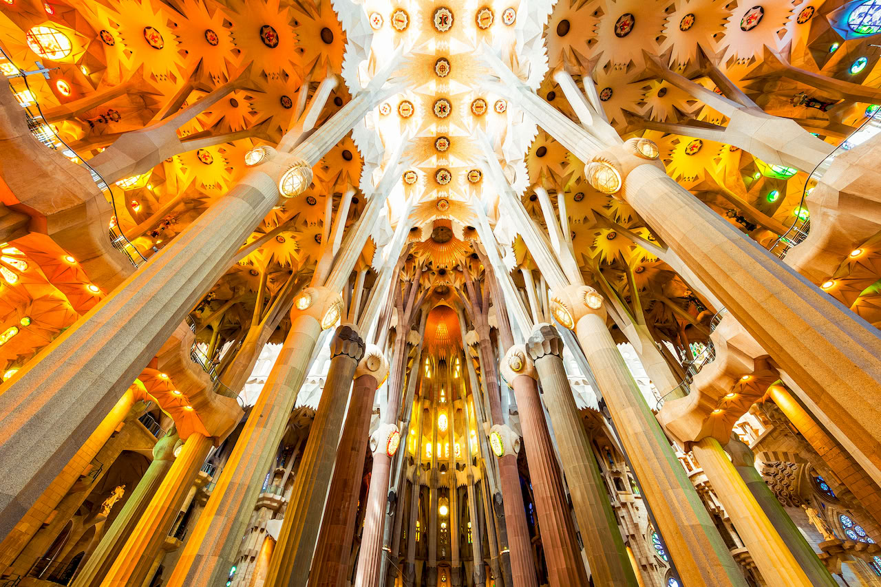 Skip the Line Gaudí’s Sagrada Família Guided Tour - Alojamientos en Barcelona