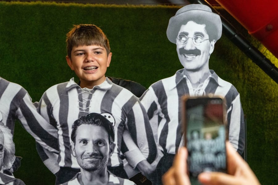 Cartel Museo de la Felicidad (MüF)