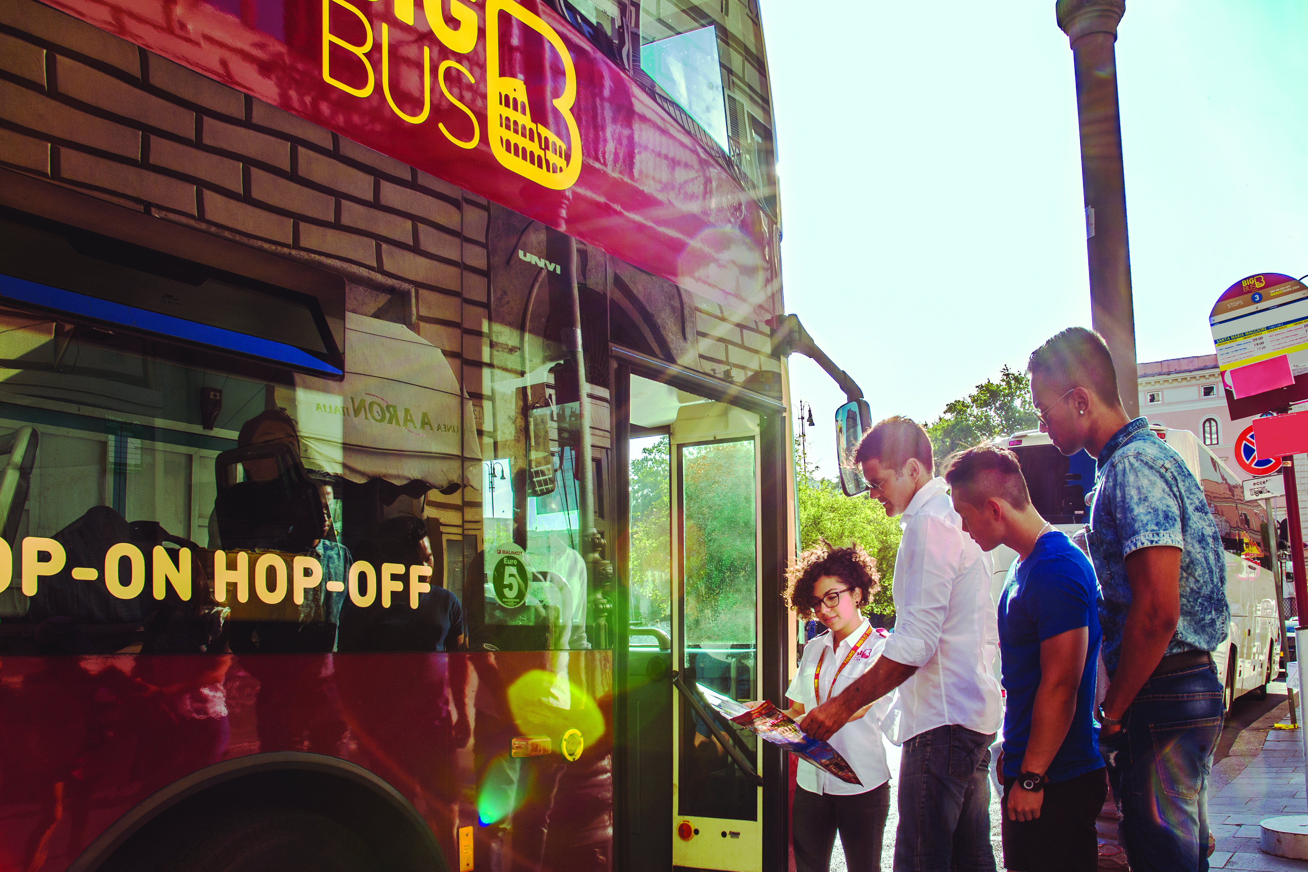 Billete Big Bus Roma Discover 24 Horas Hop-On y Hop-Off con Visitas Autoguiadas a Pie - Alojamientos en Roma