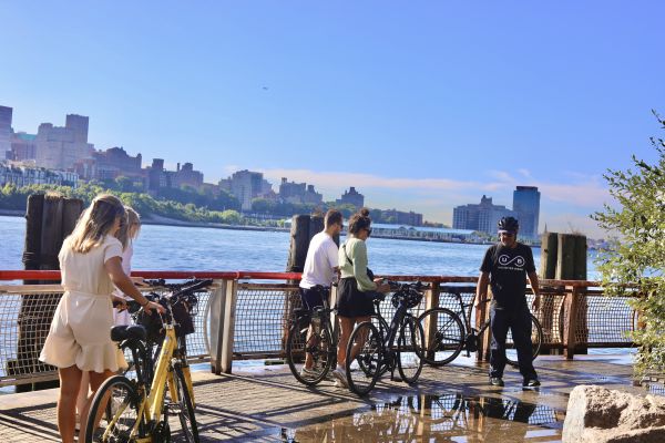 A group on the guided Brooklyn Bridge Bike Tour