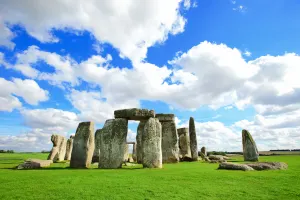 Stonehenge and Cotswolds Tour from London