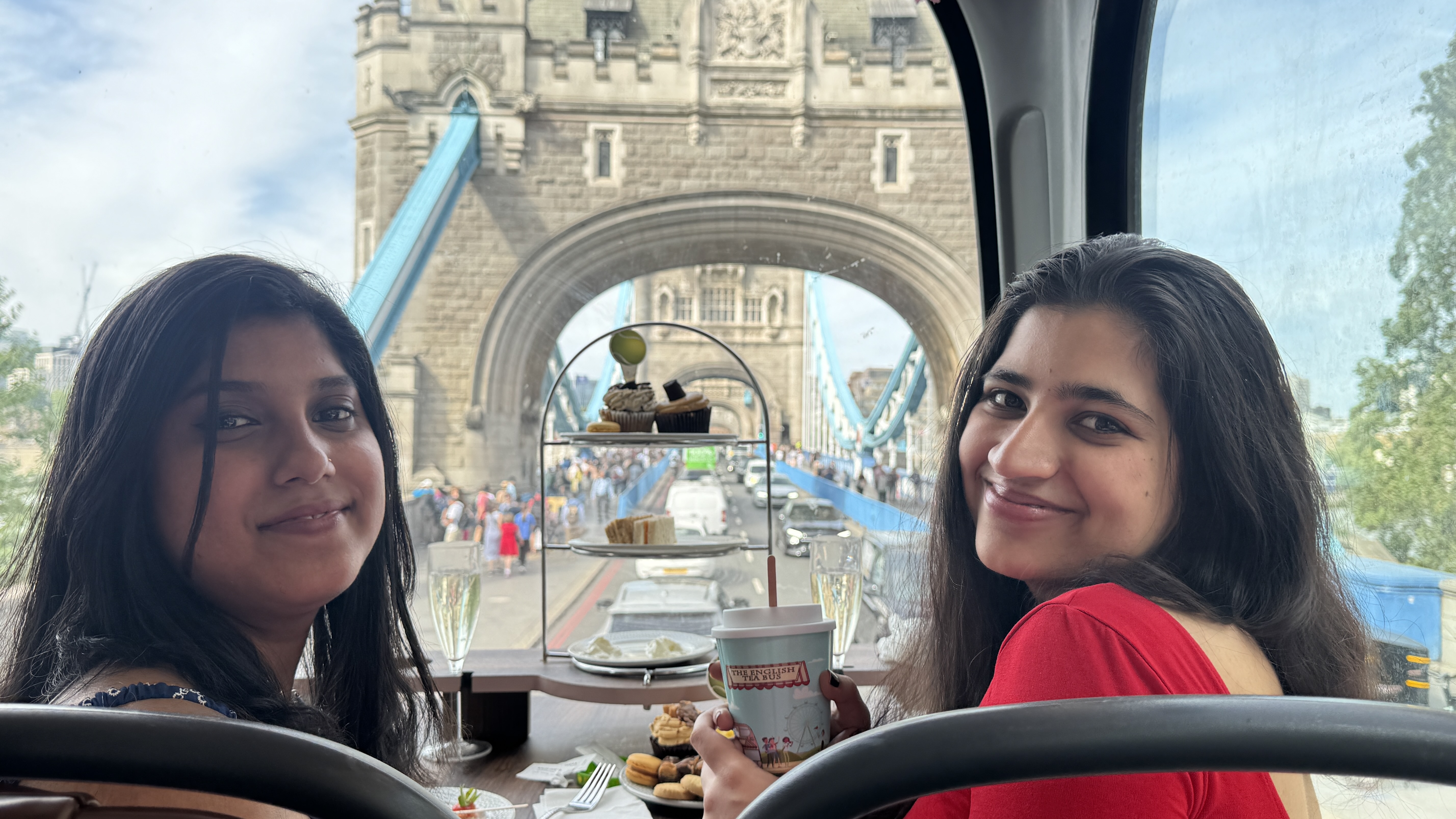 Afternoon Tea Bus with Panoramic Tour of London – Image 4 | WeShare