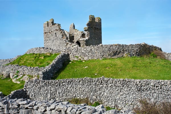 See one of the oldest ruins of the Aran Island , dating from the 14th century.