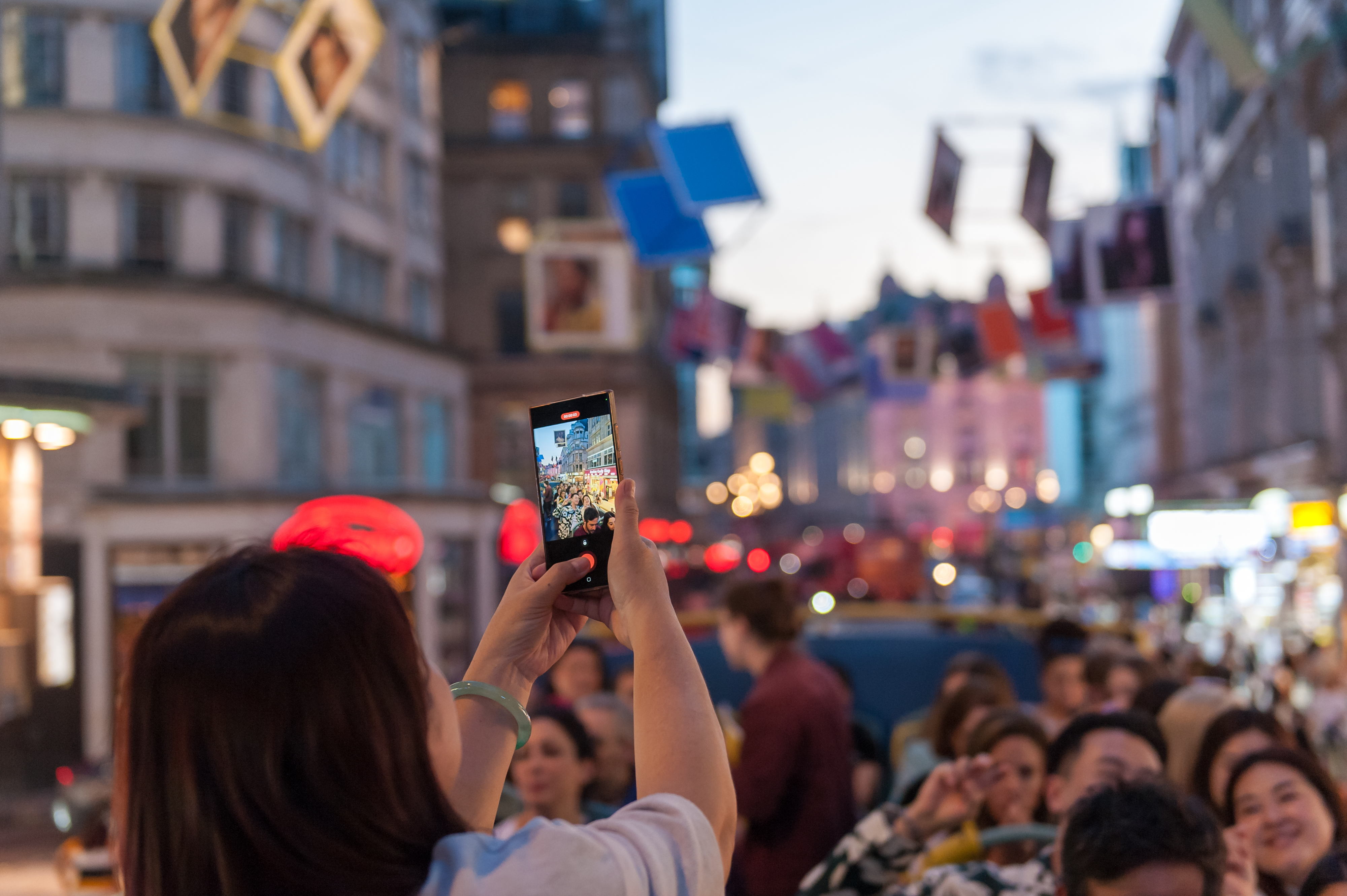 London by Night – Image 3 | WeShare