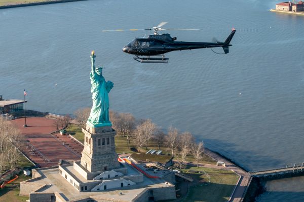 Charm Aviation Helicopter Tour - The Manhattan (12-15 Min)