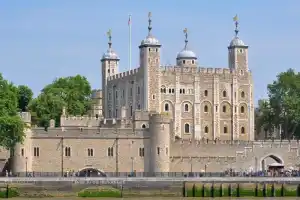Hop-on Hop-off London Bus Tour + Madame Tussauds & Tower of London