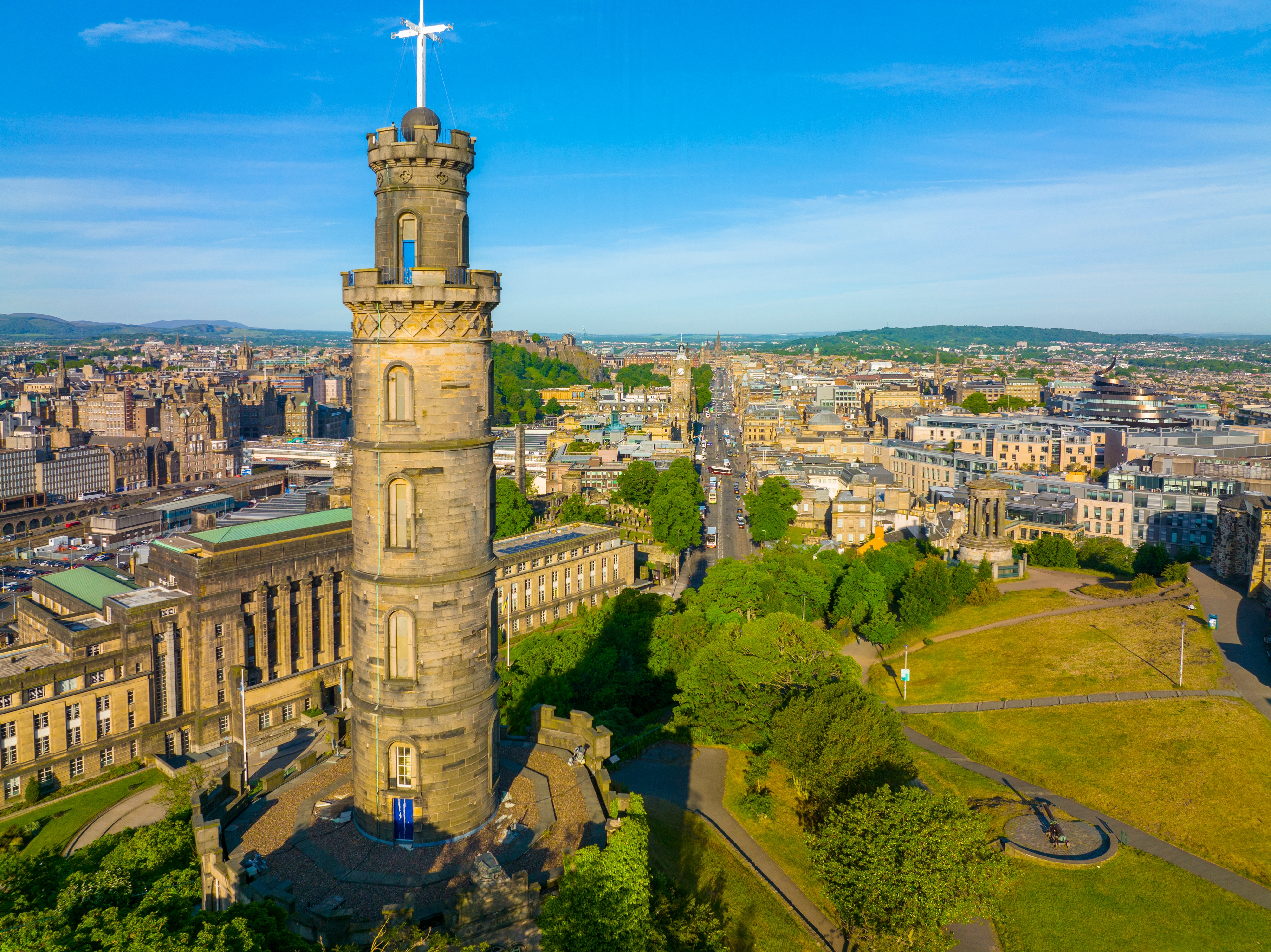 Day Trip to Edinburgh with Bus Tour & Edinburgh Castle Entry – Image 2 | WeShare